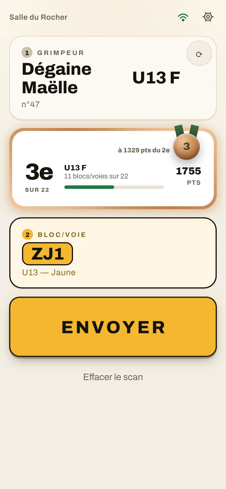 L'écran du grimpeur : son nom, sa tuile de classement avec la médaille de bronze, et le bloc ZJ1 qu'il vient de scanner